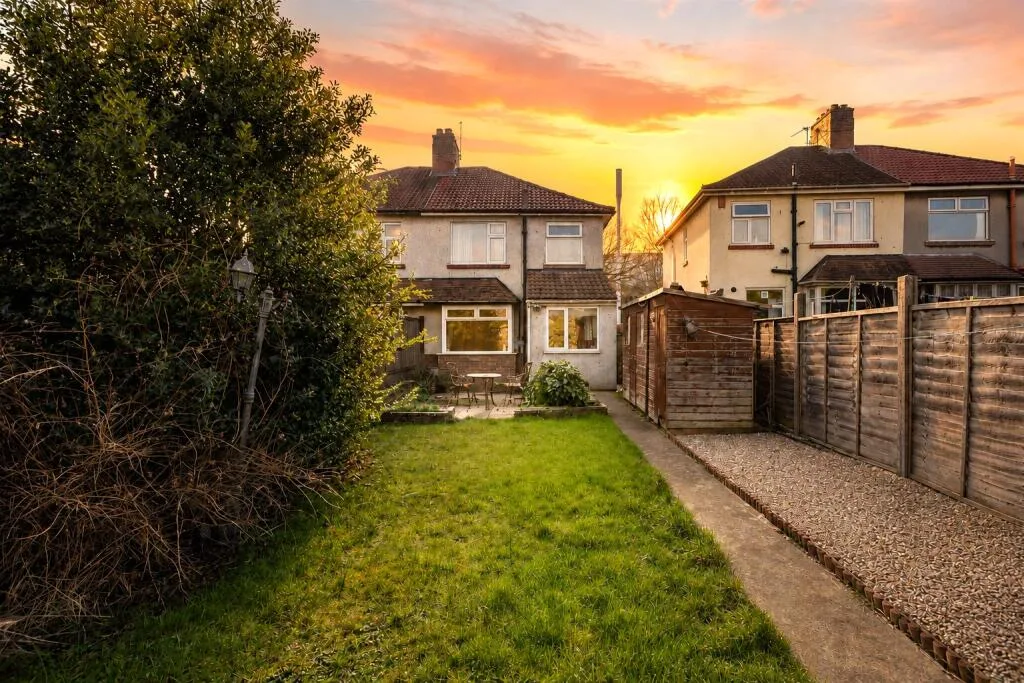3 bedroom semi-detached house for rent
