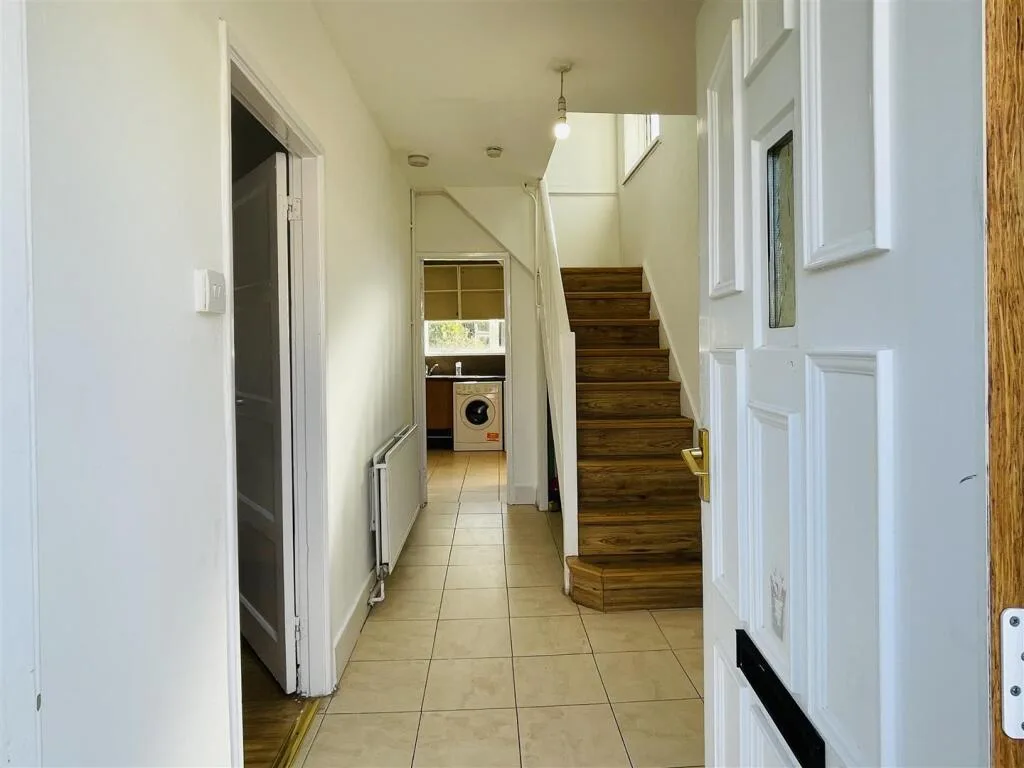4 bedroom semi-detached house for rent
