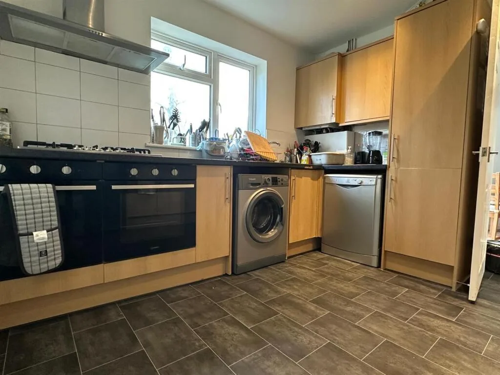 1 bedroom house share for rent