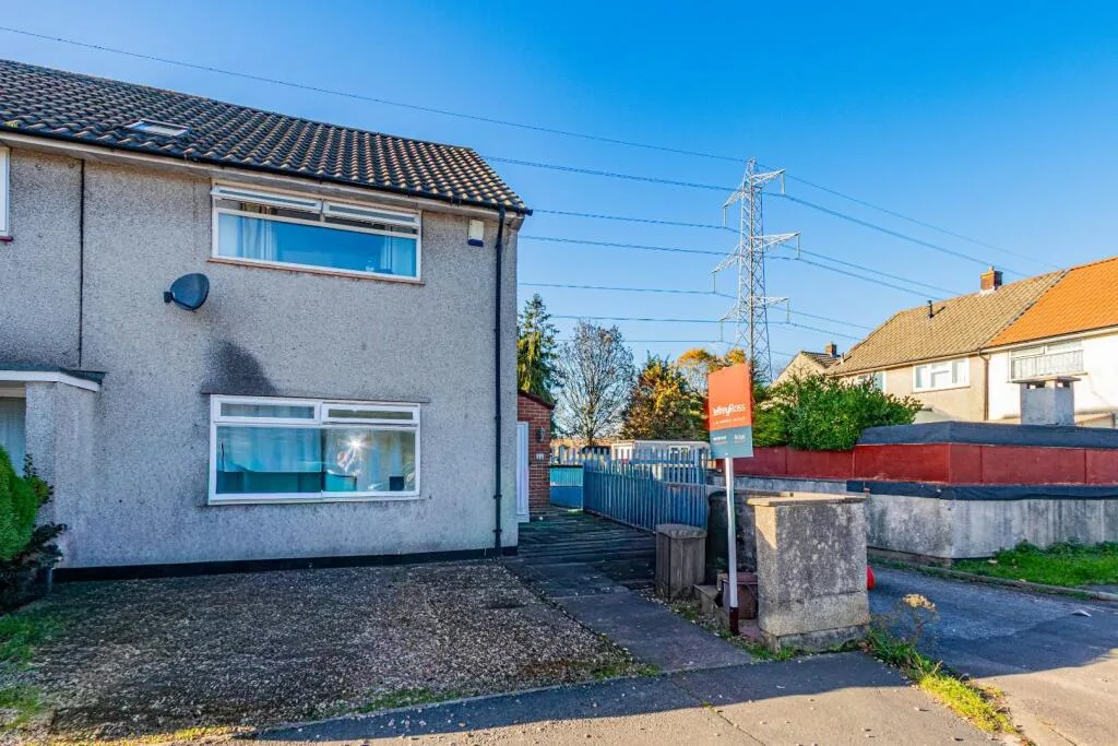 4 bedroom end of terrace house for rent