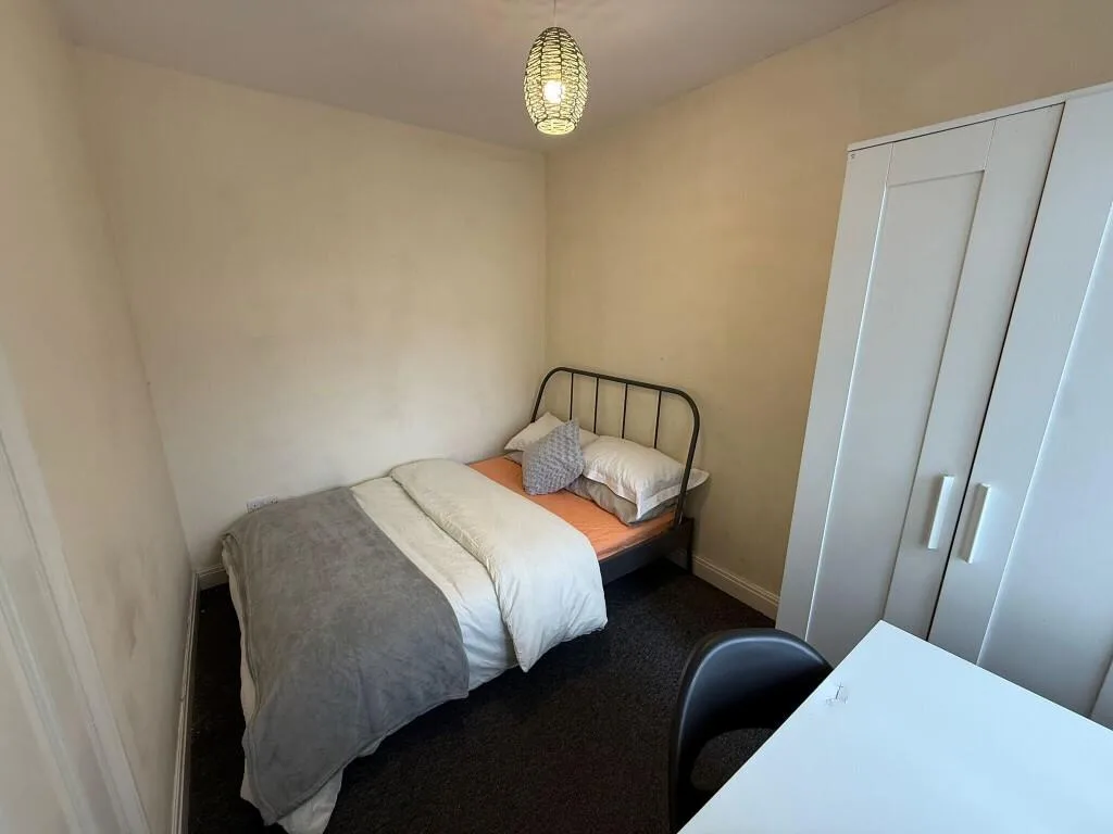 1 bedroom house share for rent