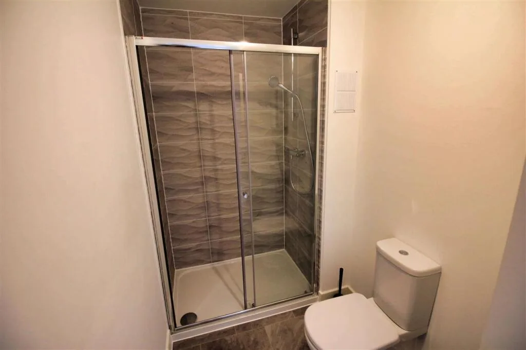 1 bedroom house share for rent