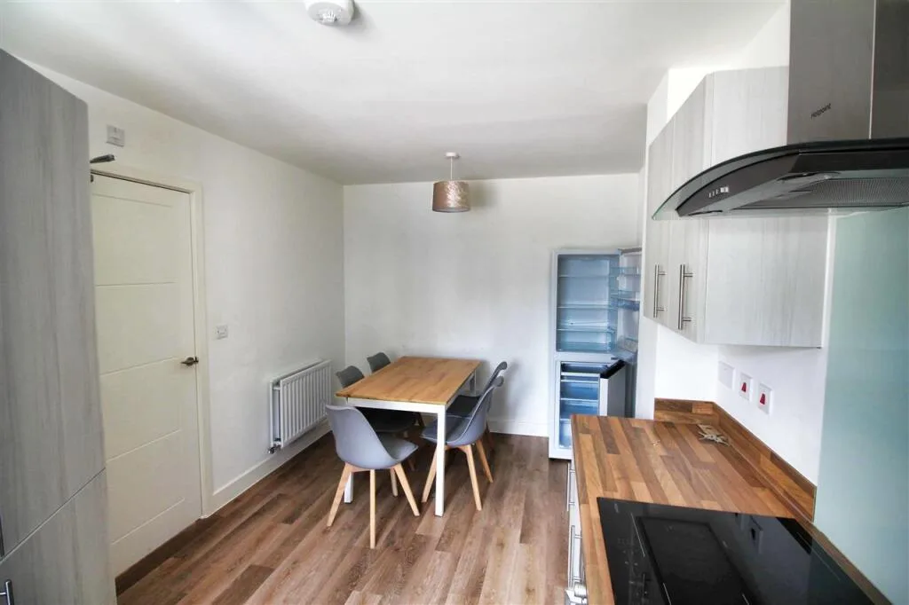 1 bedroom house share for rent