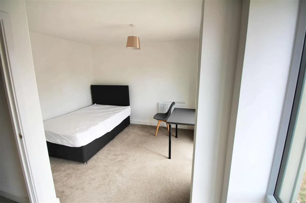 1 bedroom house share for rent