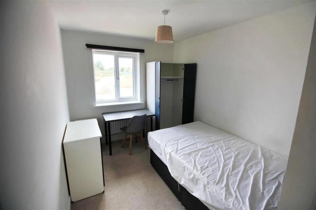 1 bedroom house share for rent