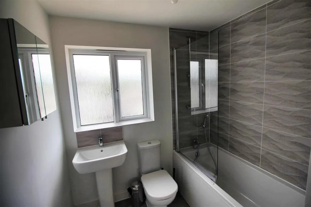 1 bedroom house share for rent