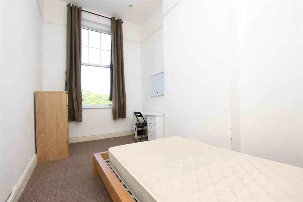 4 bedroom flat for rent