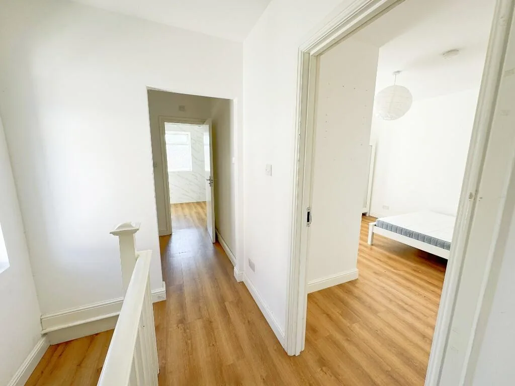 5 bedroom semi-detached house for rent