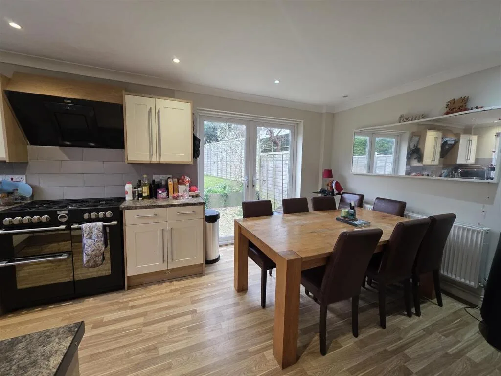 4 bedroom detached house for rent