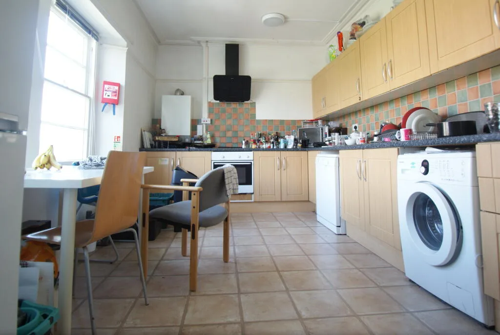 1 bedroom house share for rent