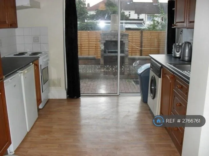 5 bedroom terraced house for rent
