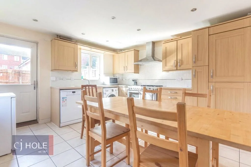 4 bedroom terraced house for rent