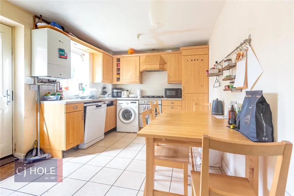 4 bedroom semi-detached house for rent