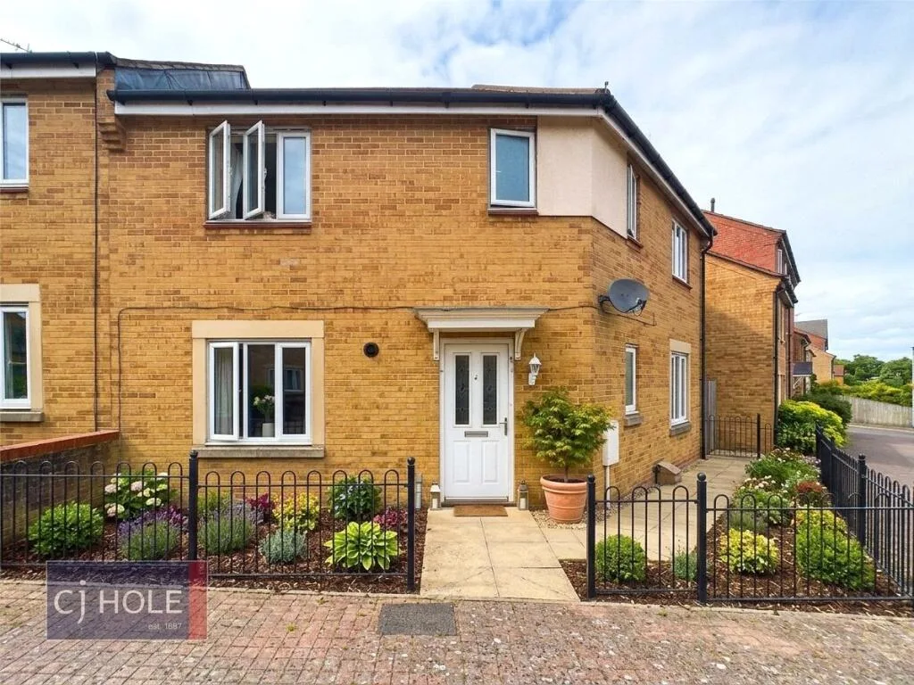 4 bedroom semi-detached house for rent