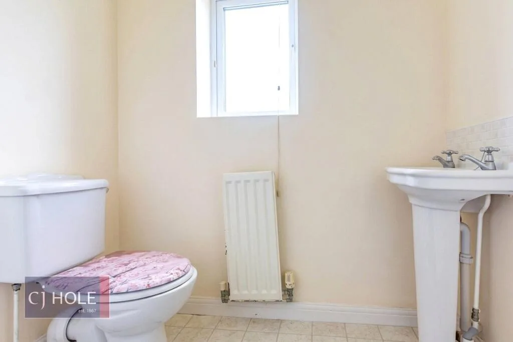 4 bedroom semi-detached house for rent