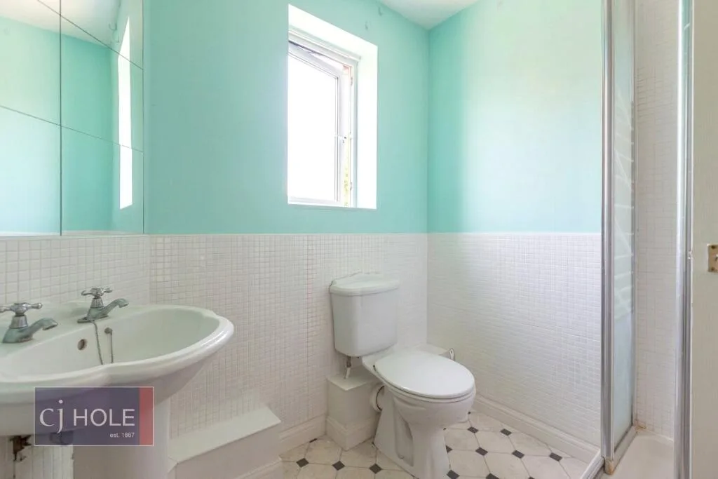 4 bedroom semi-detached house for rent