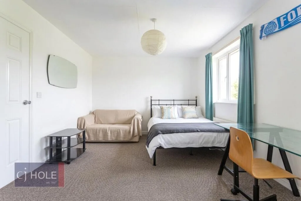 4 bedroom semi-detached house for rent