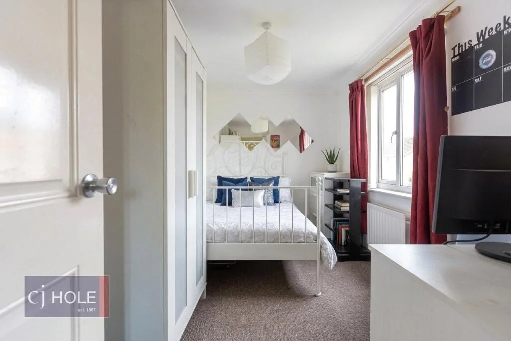 4 bedroom semi-detached house for rent
