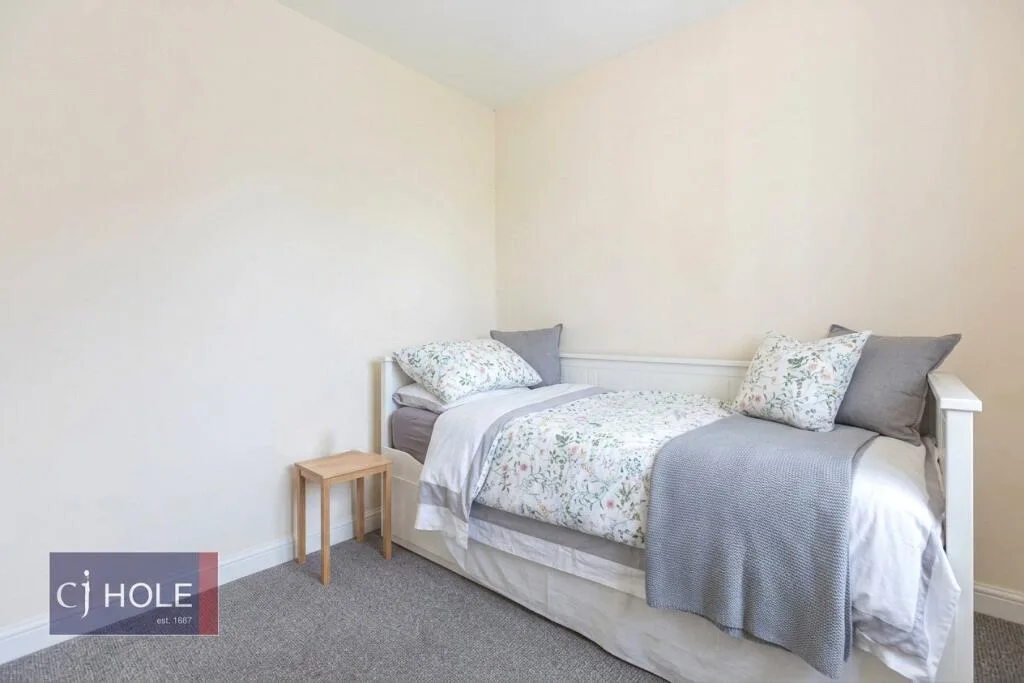 4 bedroom semi-detached house for rent