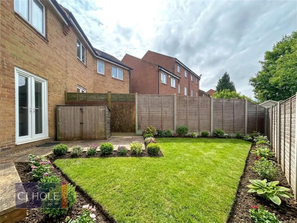 4 bedroom semi-detached house for rent
