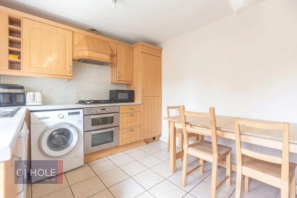 4 bedroom semi-detached house for rent