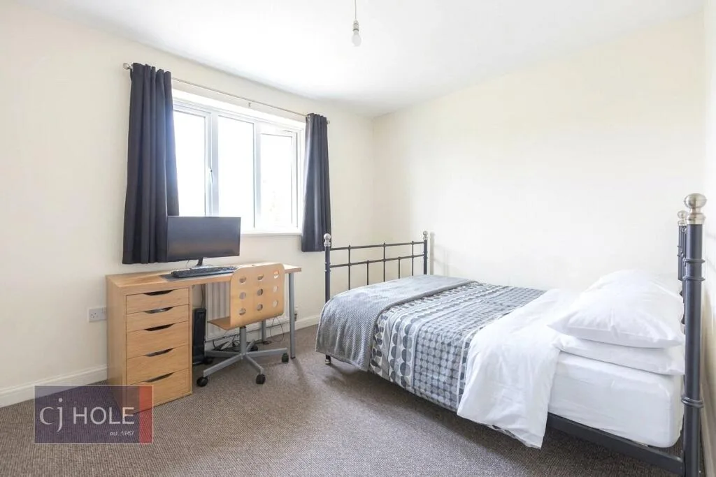 4 bedroom semi-detached house for rent