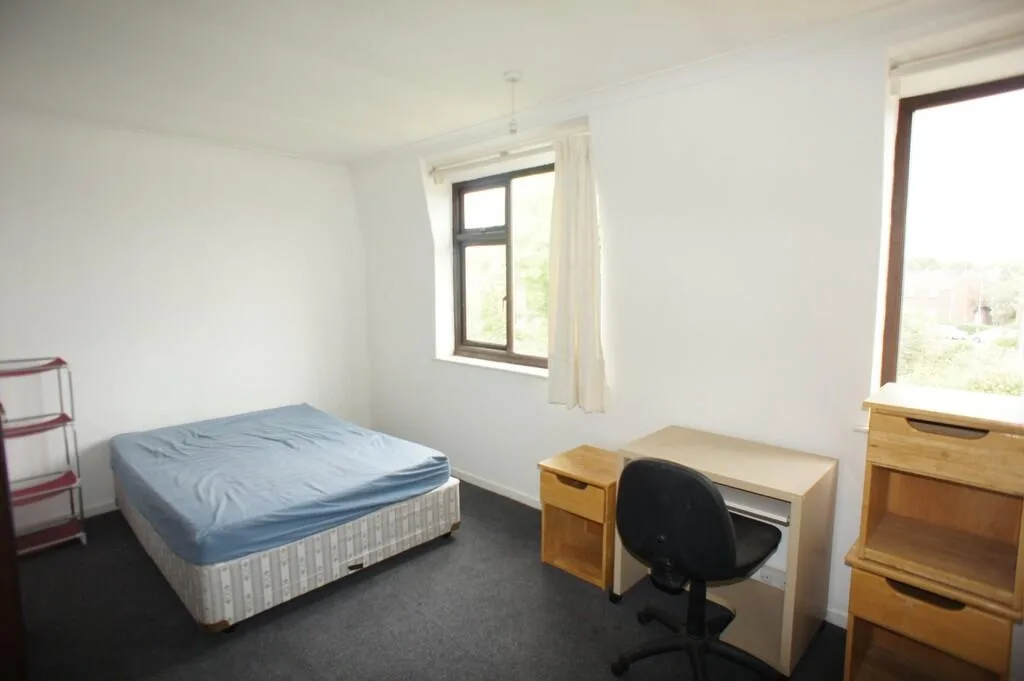 4 bedroom semi-detached house for rent