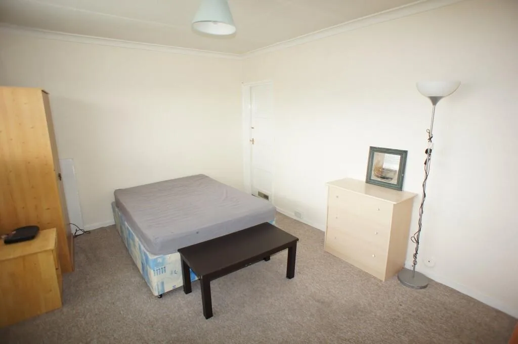 4 bedroom semi-detached house for rent