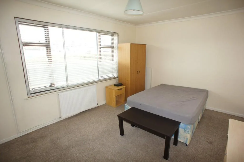 4 bedroom semi-detached house for rent