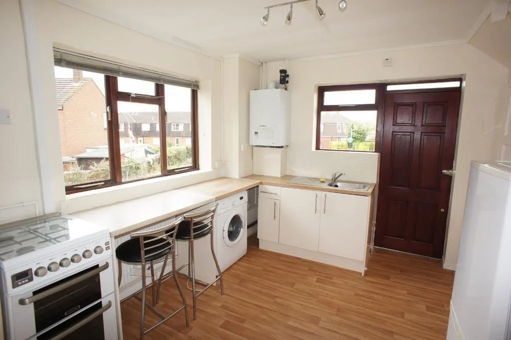 4 bedroom semi-detached house for rent