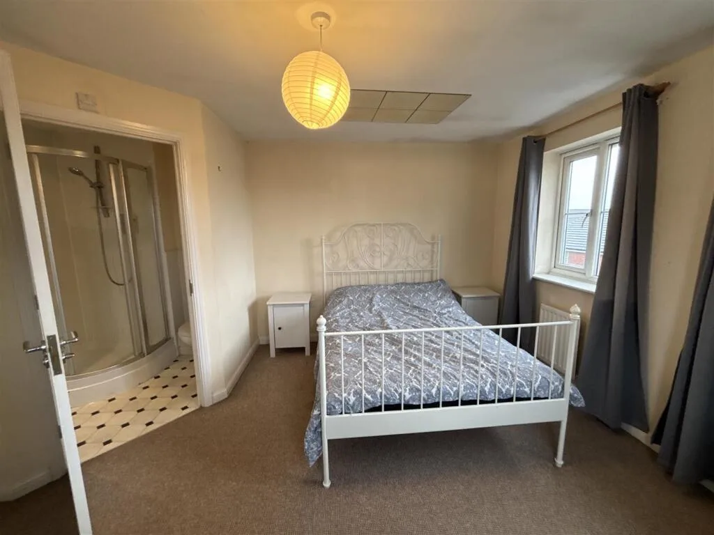 4 bedroom end of terrace house for rent