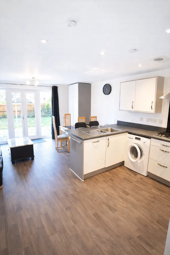 4 bedroom semi-detached house for rent