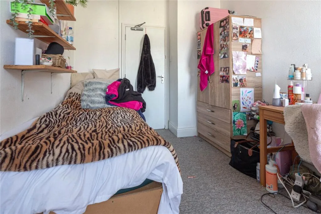 5 bedroom terraced house for rent