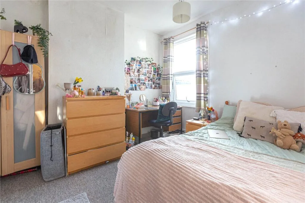 5 bedroom terraced house for rent
