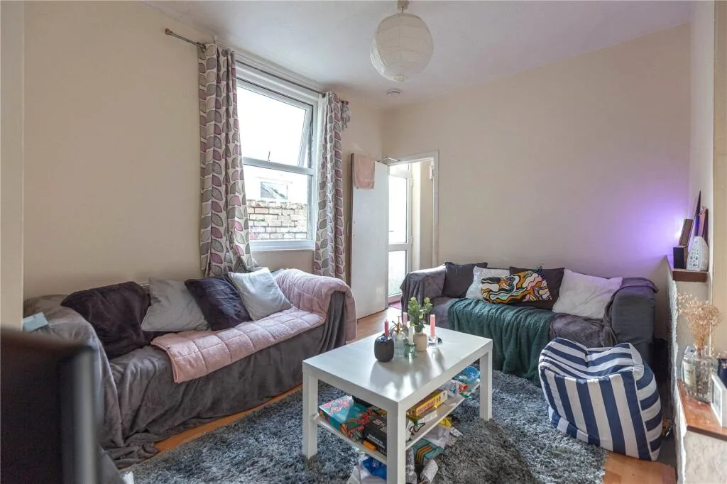 5 bedroom terraced house for rent
