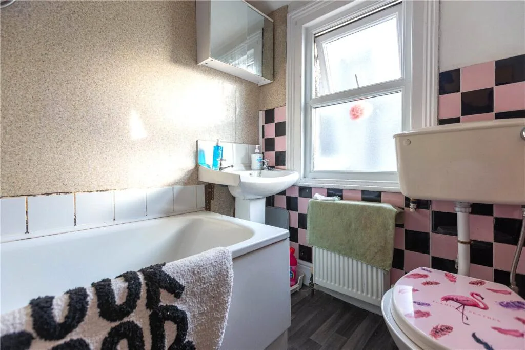 5 bedroom terraced house for rent