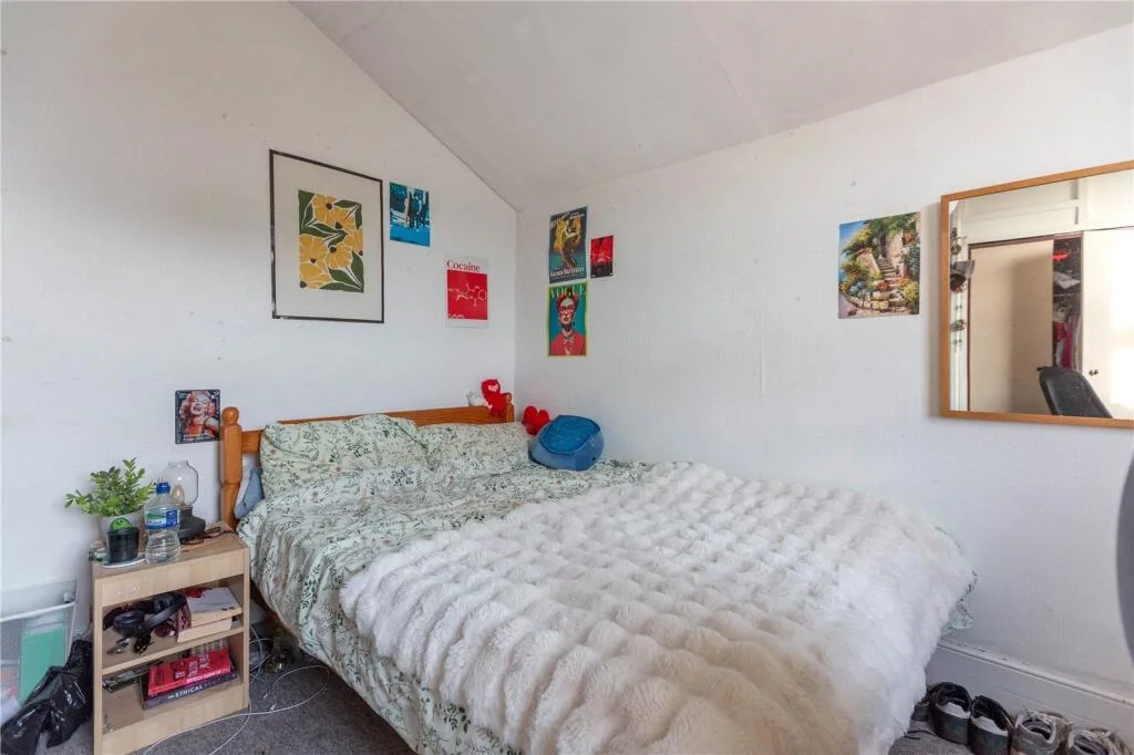 5 bedroom terraced house for rent