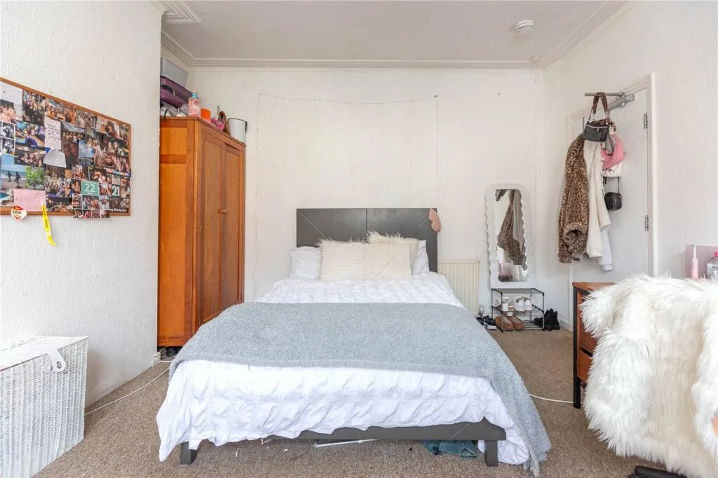 5 bedroom terraced house for rent
