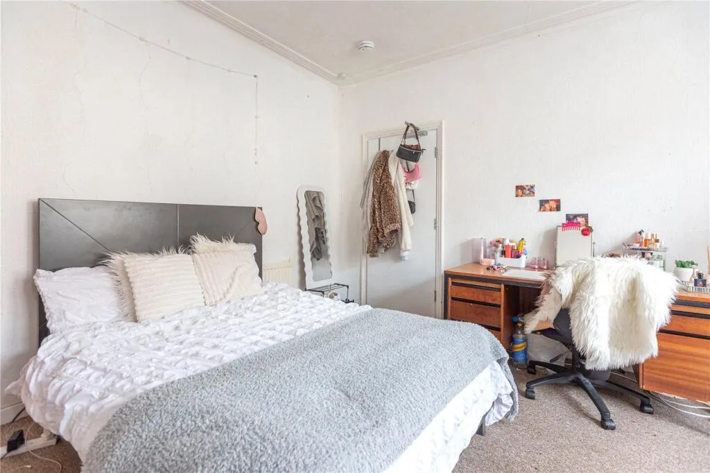 5 bedroom terraced house for rent