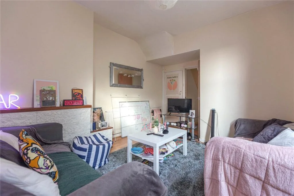 5 bedroom terraced house for rent