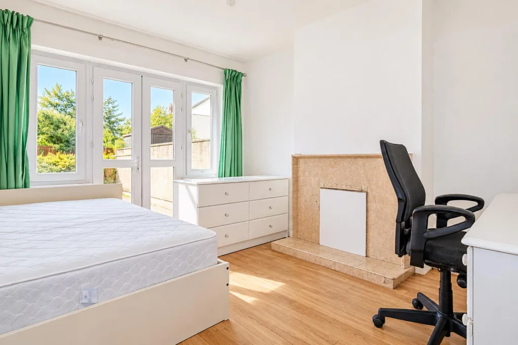 4 bedroom end of terrace house for rent