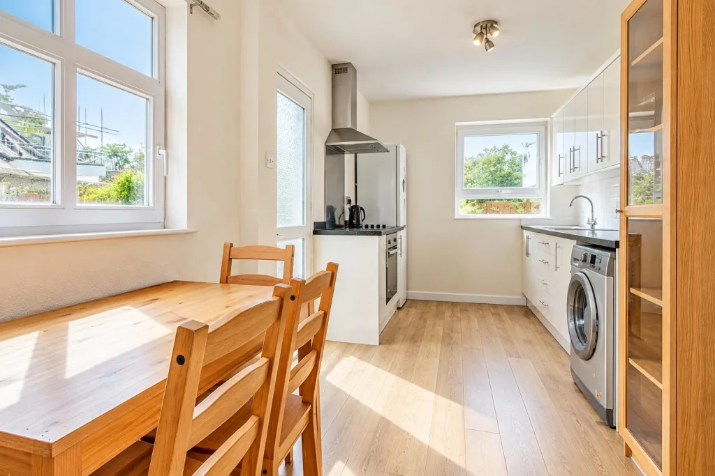 4 bedroom end of terrace house for rent