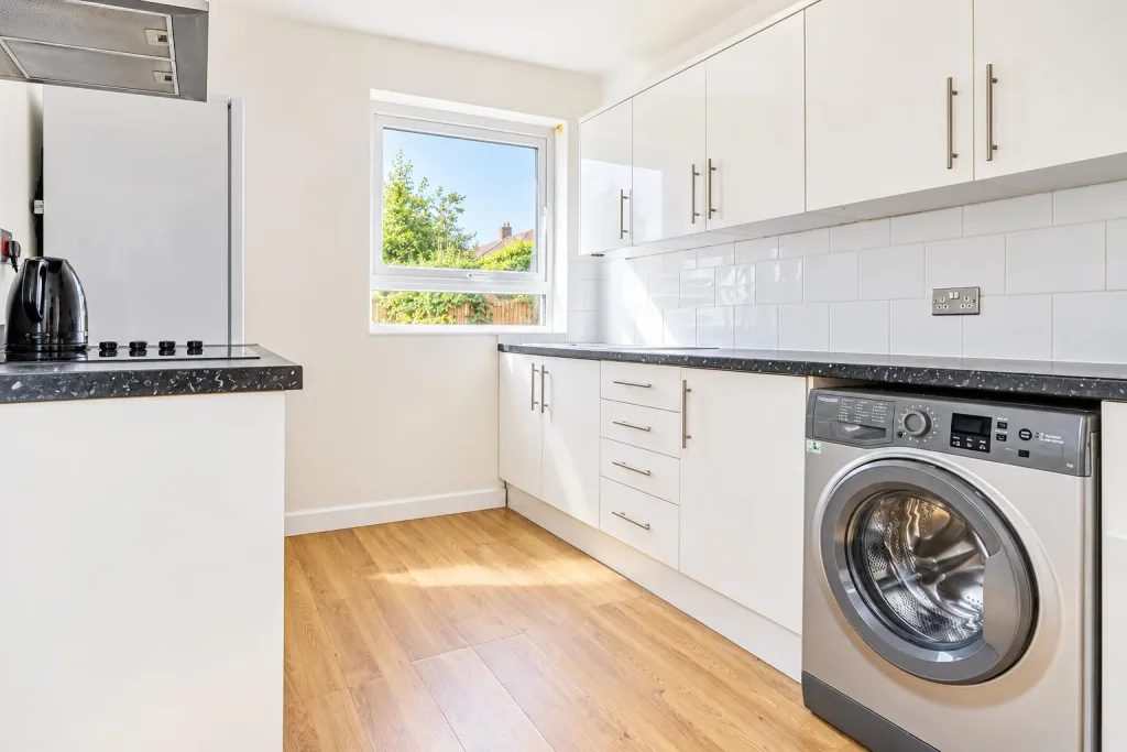 4 bedroom end of terrace house for rent