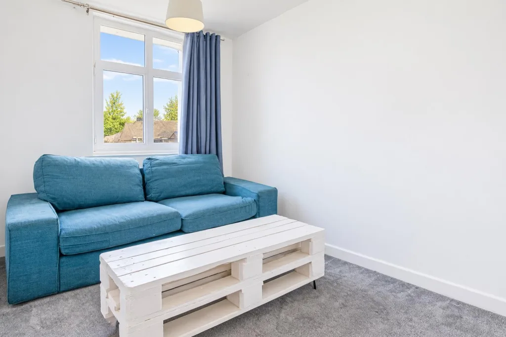 4 bedroom end of terrace house for rent