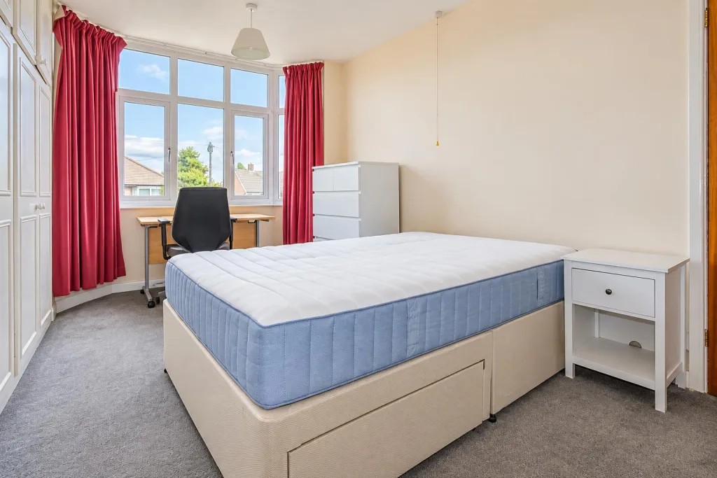 4 bedroom end of terrace house for rent