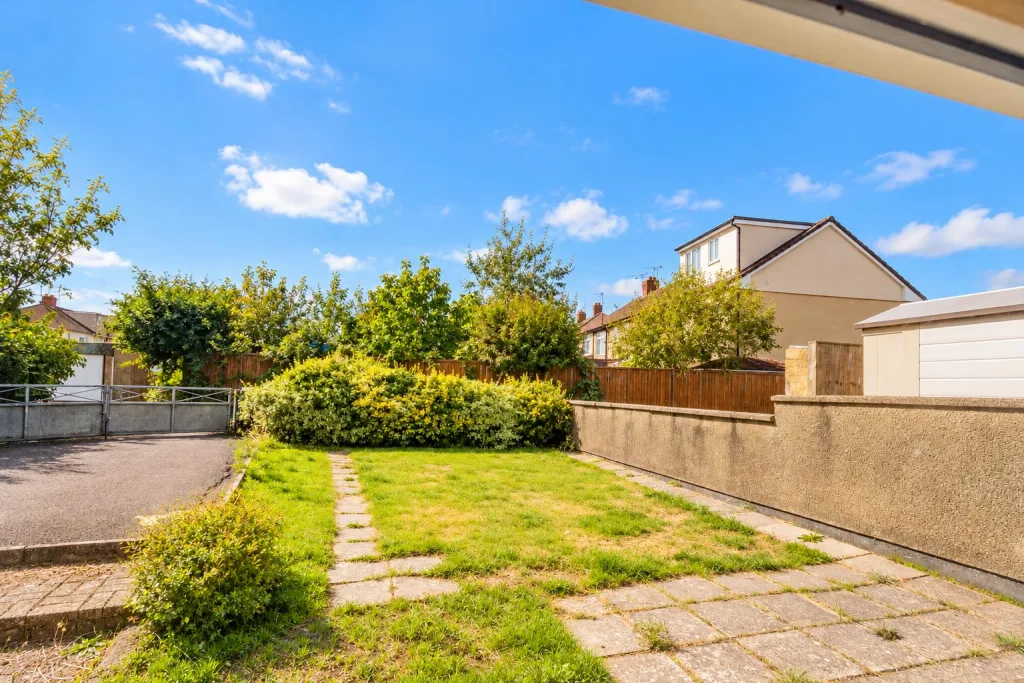4 bedroom end of terrace house for rent