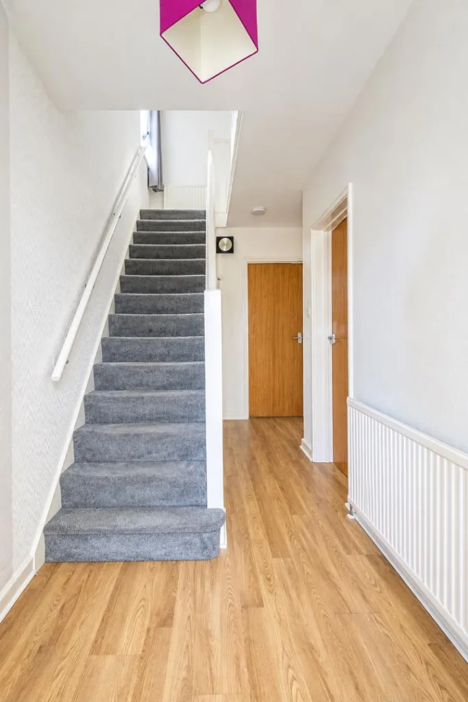 4 bedroom end of terrace house for rent