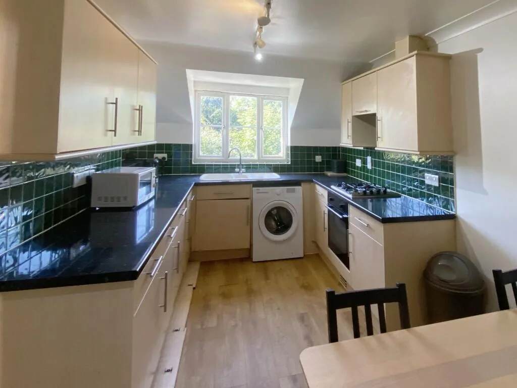 4 bedroom semi-detached house for rent