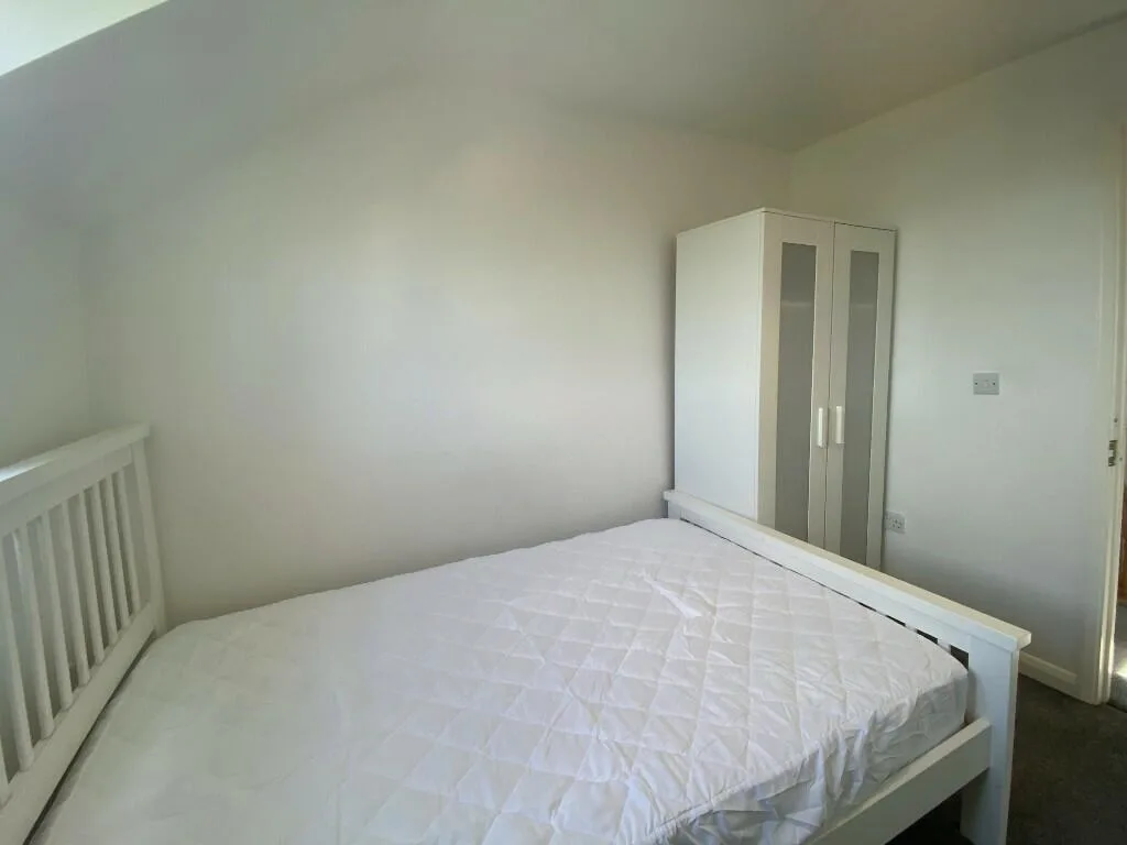 4 bedroom semi-detached house for rent