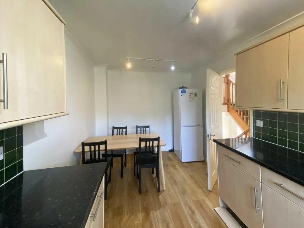 4 bedroom semi-detached house for rent